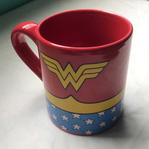 Wonder Woman ceramic coffee/tea mug - Picture 2 of 7
